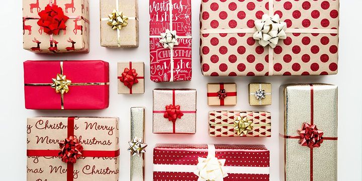 Rot und Gold sind Trends bei Weihnachtsgeschenkpapier 