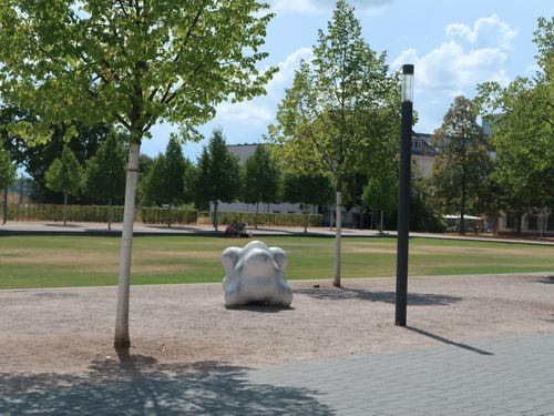 Park vor dem Schloss Gottesaue