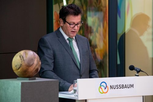 Minister Peter Hauk bei der Laudatio für Klaus Nussbaum anlässlich der Ehrenpreisverleihung der SDW
