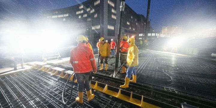 Letzte Arbeiten am Dach des Tiefbahnhofs und doch noch lange nicht fertig: Stuttgart 21 soll jetzt schon 11 Milliarden teuer werden.