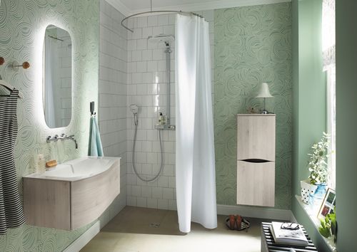 Badezimmer in modernen Grüntönen