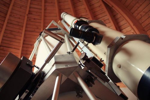 Das Spiegelteleskop ist das Hauptinstrument der Sternwarte.