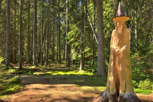 Auch auf Zauberer Merlin können die Besucher des Zauberwaldpfades treffen. 