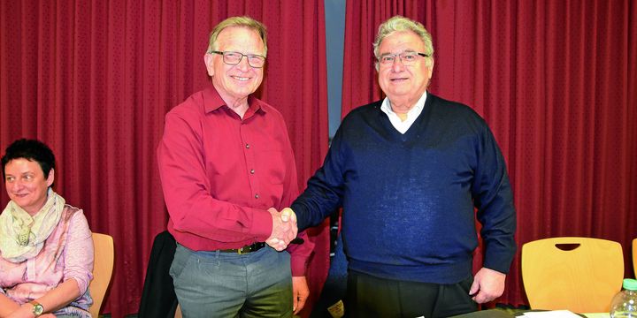 Im Jahr seines 80. Geburtstags hatte Leo R. Johmann (l.) angekündigt, das Amt als stv. Vorsitzender des Heimatvereins Neckarelz-Diedesheim weiterzugeben. Die Laudatio zur Verabschiedung sprach Vorsitzender Werner Pfisterer (r.).