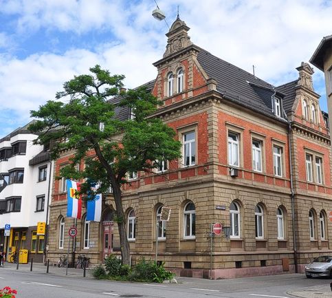 Das Neckarauer Rathaus