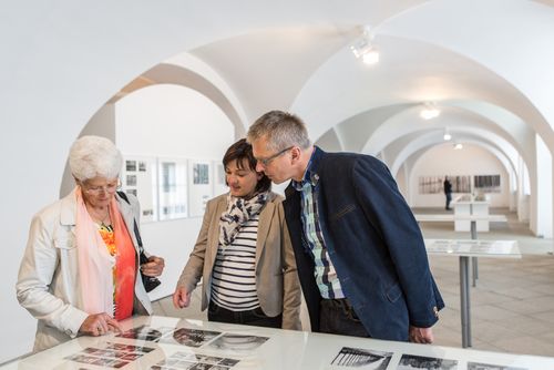 Das Führungsprogramm der Städtischen Galerie im Schloss vertieft die Inhalte der Ausstellungen.