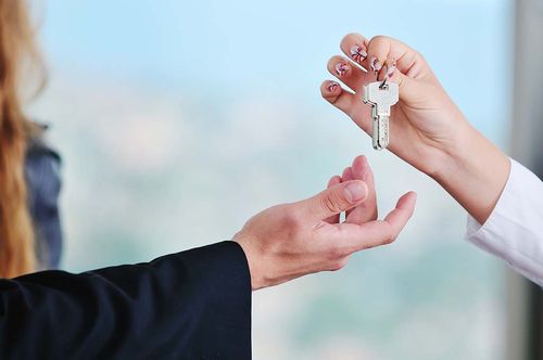 Schlüsselübergabe Immobilienverkauf