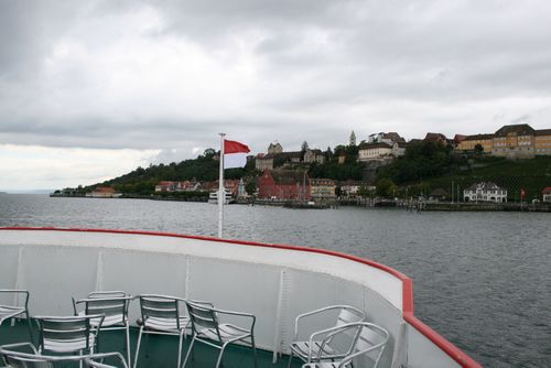 Blick vom Linien-Schiff der "Weißen Flotte" auf die Altstadt von Meersburg