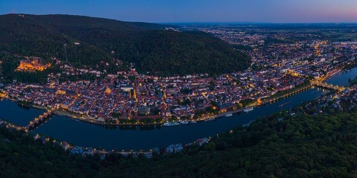 Heidelberg un der Neckar bei Nacht