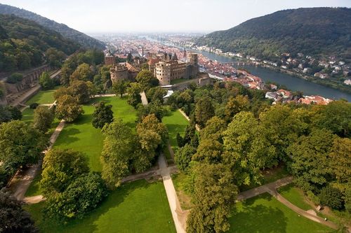 Luftbild von Schloss Heidelberg und Hortus Palatinus