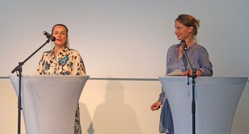 Schauspieldirektorin Anna Bergmann (links) und Anna Haas (rechts)