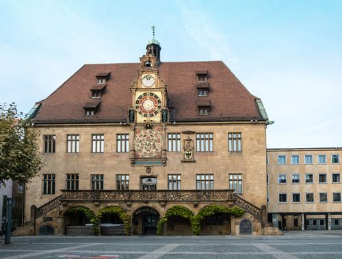 Das Heilbronner Rathaus mit der astronomischen Uhr