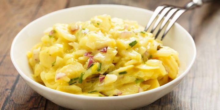 Unkompliziert und preiswert: der Kartoffelsalat zu Heiligabend