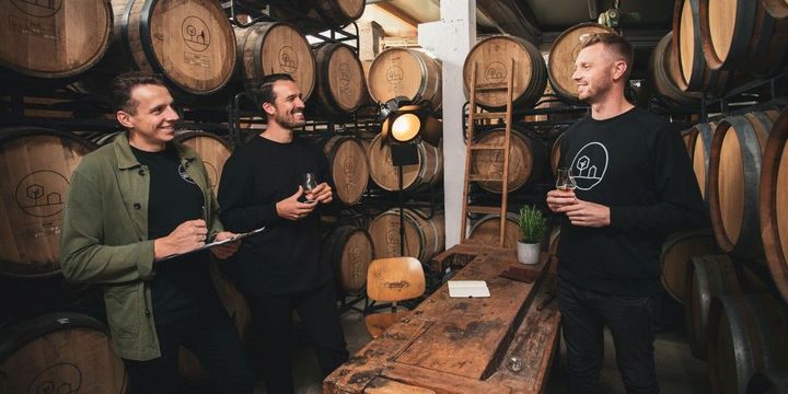 Rouven Richter, Raphael Heiche und Marcel Eßlinger (von links) haben 2017 die Heimat-Distillers gegründet.