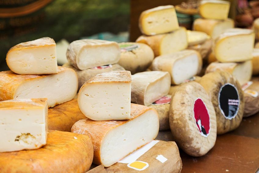 Käse-Spezialitäten und mehr gibt es auf dem Käse- und Genießermarkt Weilheim an der Teck