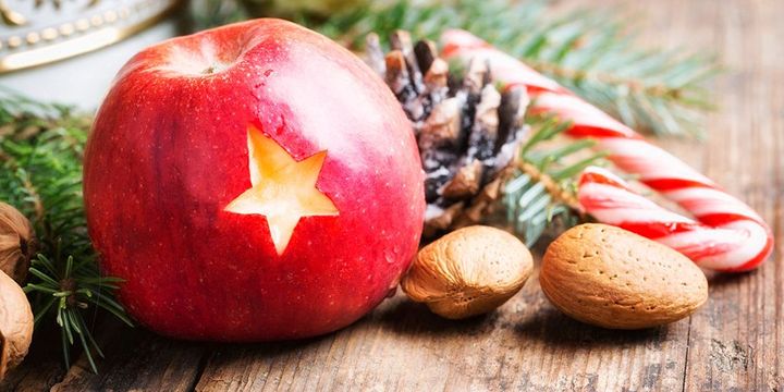 Essbare Weihnachtsdeko: ein Apfel mit Sternchen