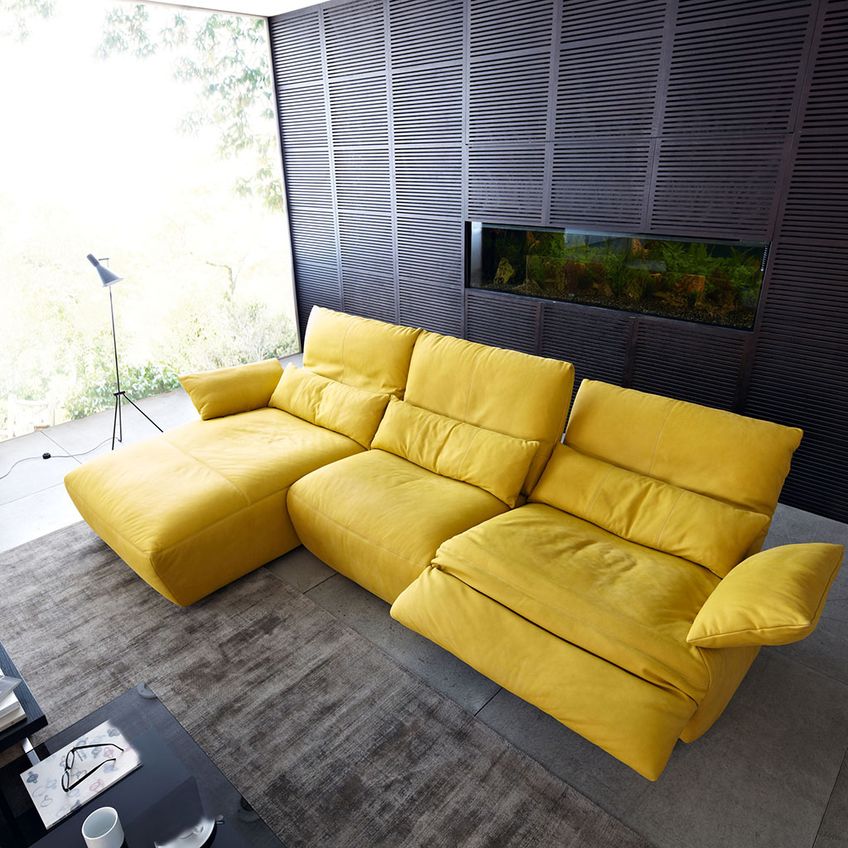 Komfort-Trends im Wohnzimmer: Ein bequemes Sofa lässt den Alltag Alltag sein.