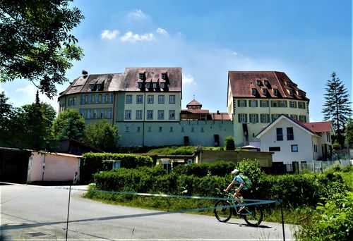 Das Unteröwisheimer Schloss, früher der Maulbronner Pfleghof, ist heute als CVJM-Lebenshaus bekannt.