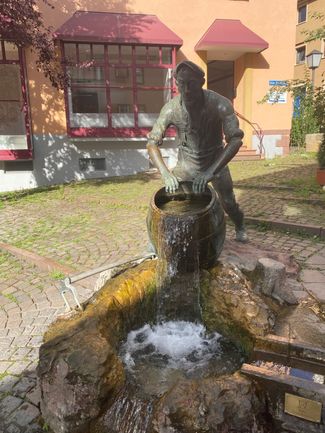 Neckarsteig: Kiwwelschisser-Brunnen Mosbach
