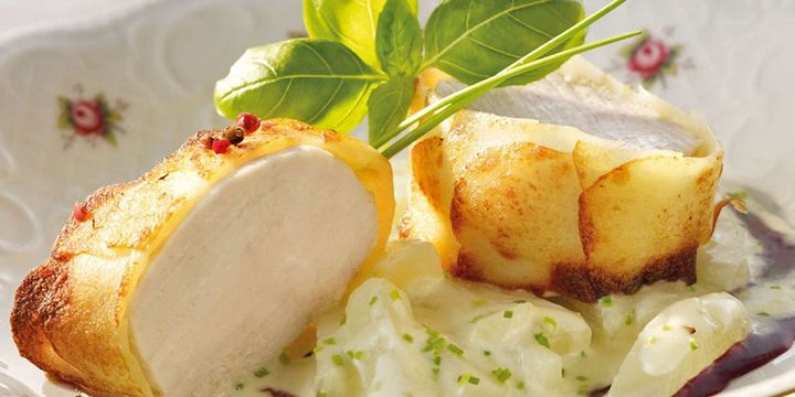Leckeres Hähnchen im Kartoffelmantel mit Rahmkohlrabi und Portweinbutter