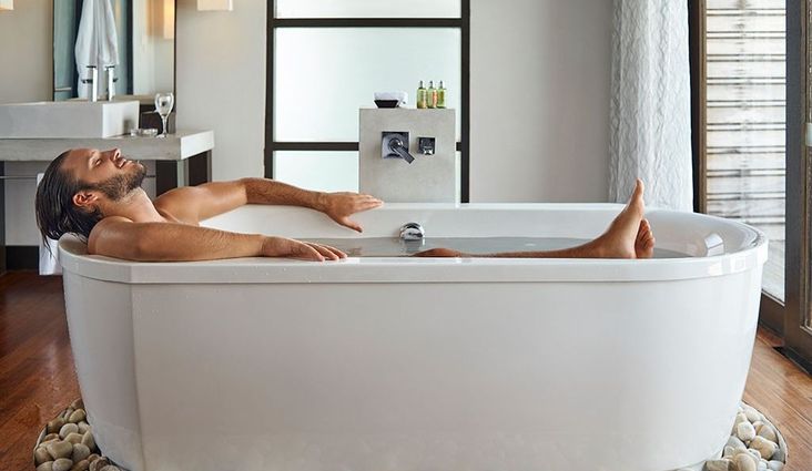 Badezusätze und 3 goldene Bade-Regeln für die Wanne