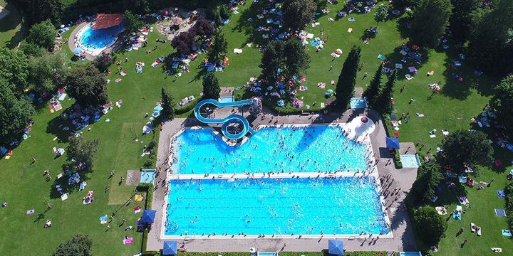 Das Parkschwimmbad in Donaueschingen von oben