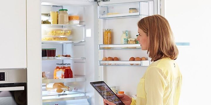 Ein smarter Kühlschrank hat seinen eigenen Stromverbrauch im Blick