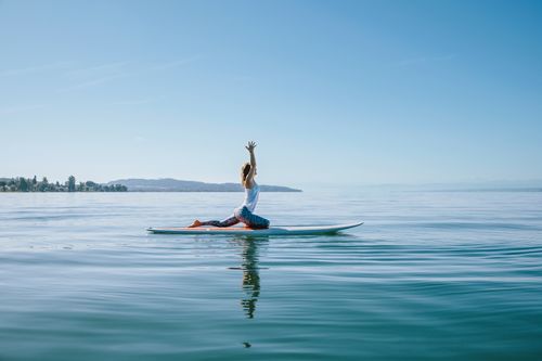 Yoga auf dem SUP-Board am Bodensee
