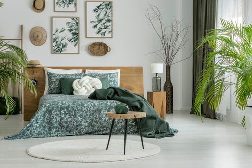 Modernes Schlafzimmer mit natürlichen Materialien