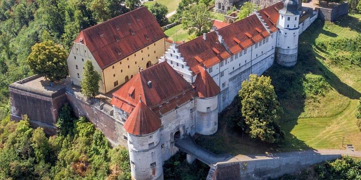 Schloss Hellenstein aus der Vogelperspektive