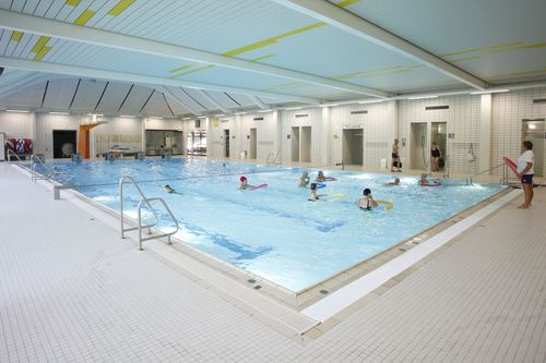Aqua-Fitness mit Schwimmnudeln im Hallenbad Plieningen