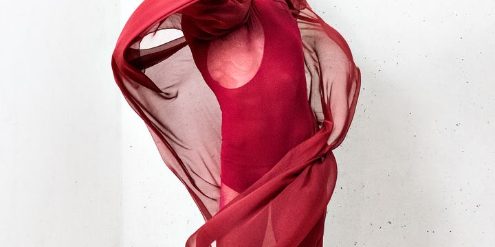 Arno Brys in seinem Seidenkostüm von Alejandro Palomo für »Silk«
