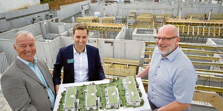 Projektleiter Wolfgang Hertner, Geschäftsführer Philipp Layher und Bürgermeister Rainer Schäuffele ( v. l. n. r. ).