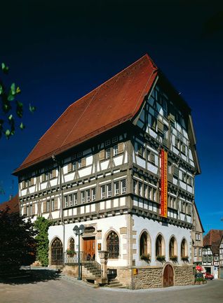 Das Stadt- und Fachwerkmuseum Alte Universität bietet vier Wechselausstellungen pro Jahr.