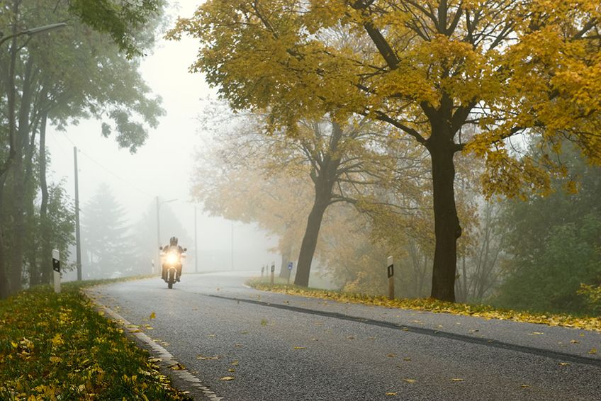 Im Herbst mit Motorrad unterwegs