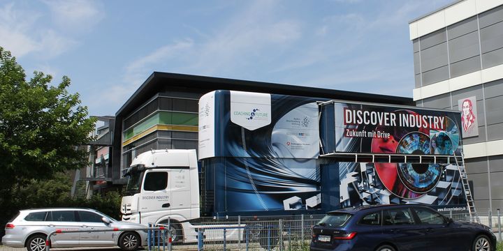 Nicht zu übersehen: der „Discover Industry"-Truck