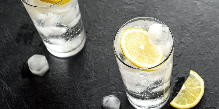 Gin Tonic in Gläsern