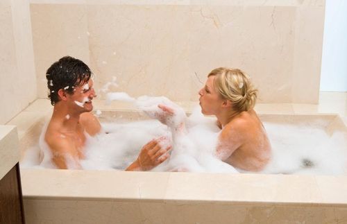 Paar in der Badewanne