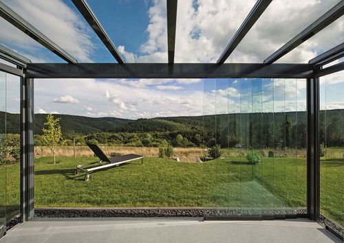 Terrassenüberdachung mit Flachdach aus Glas