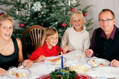 Traditionell gibt es zu Heiligabend in vielen Familien Kartoffelsalat