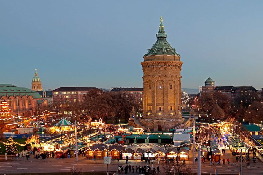Mannheimer Weihnachtsmarkt rund um den Wasserturm