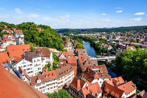 Schöne Ansicht von Tübingen und dem Neckar