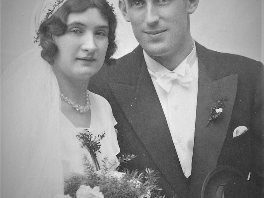 Hochzeitspaar, 1932. In welcher Kleidung heiratet man heute?