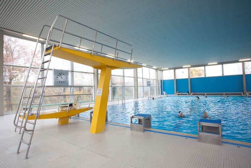 Sprunganlagen mit Schwimmerbecken im Hallenbad Cannstatt