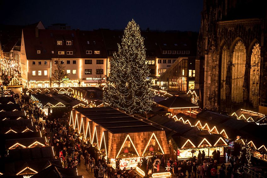 Weihnachtsmarkt vor dem Ulmer Münster