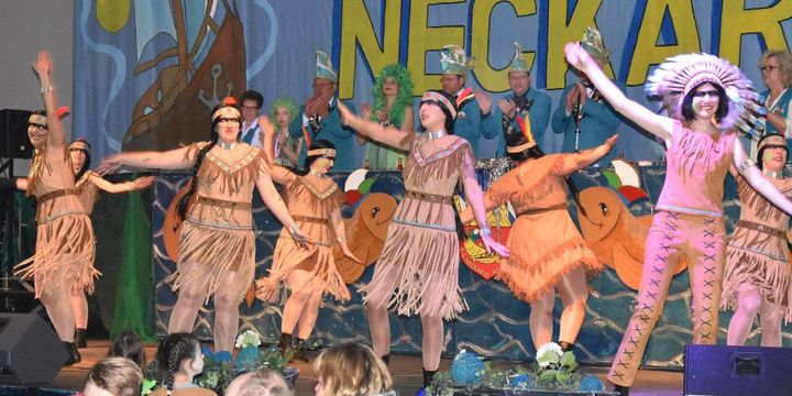 Als Indianerinnen rockten die Neckario-Schautänzerinnen von „Just for Fun“ die Bühne.