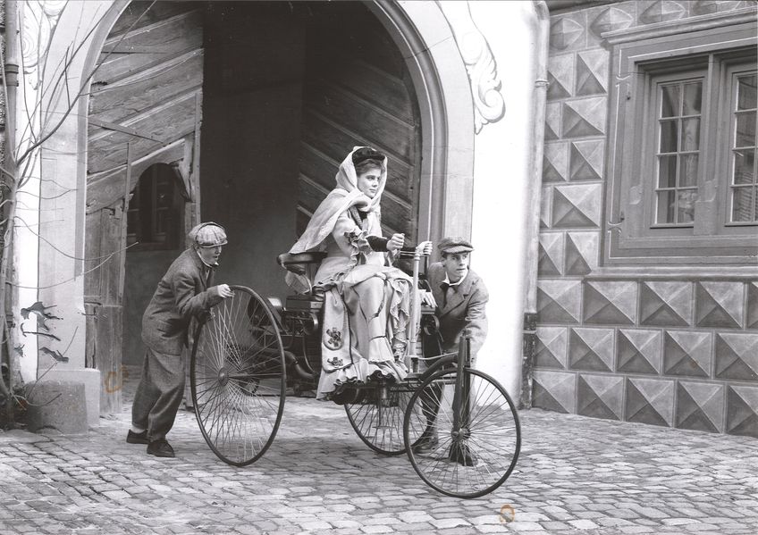 1888 brach Bertha Benz mit ihren Söhnen Eugen und Richard von Mannheim nach Pforzheim auf und bewies so die Alltagstauglichkeit des Automobils.